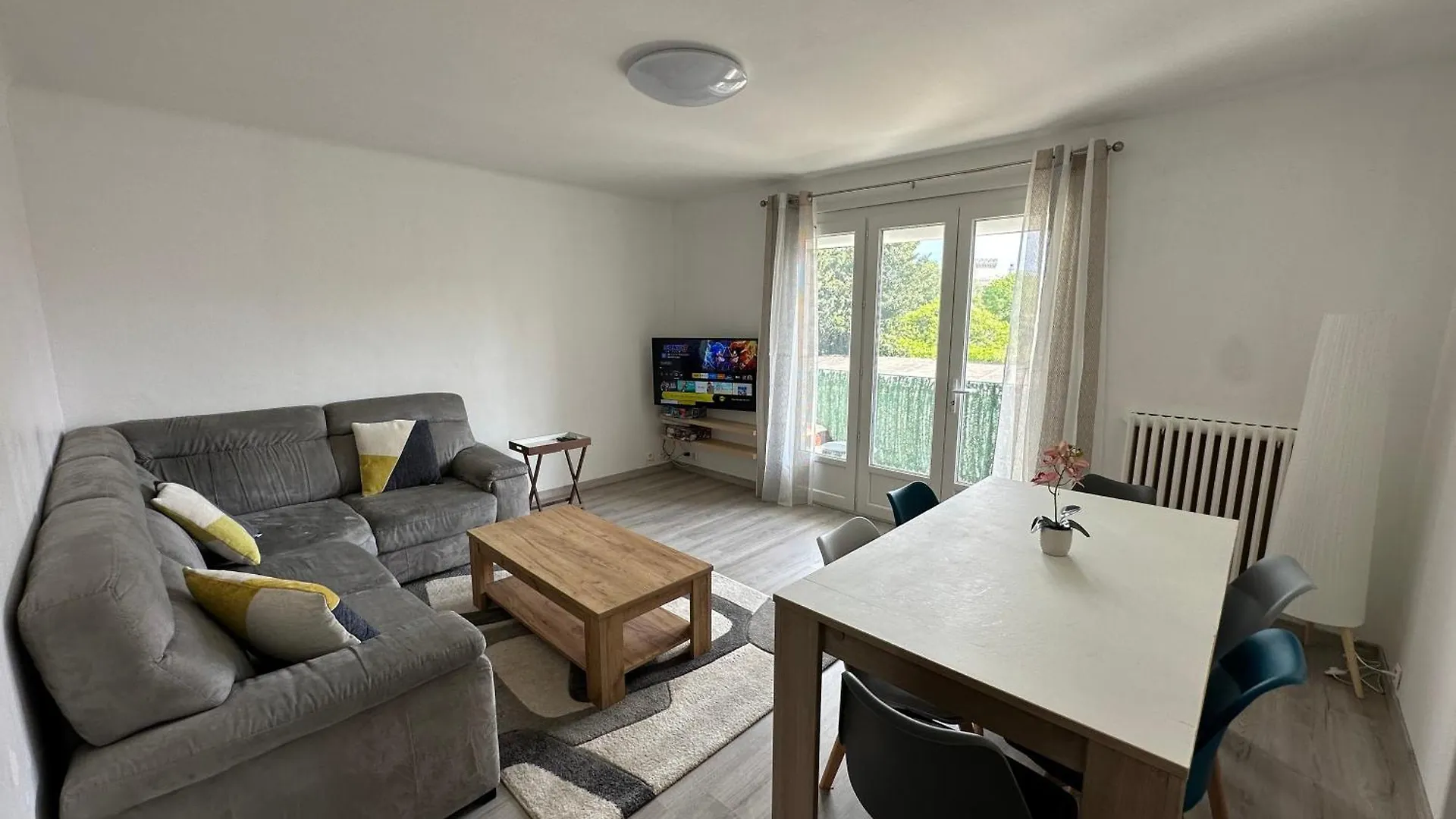 아파트 Appartement Lumineux Avec Balcon 카르팡트라